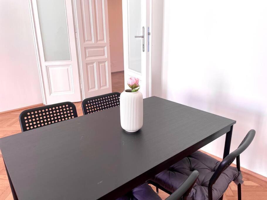 Brand New Spacious & Stylish Aptmt In City-Centre Vienna Esterno foto